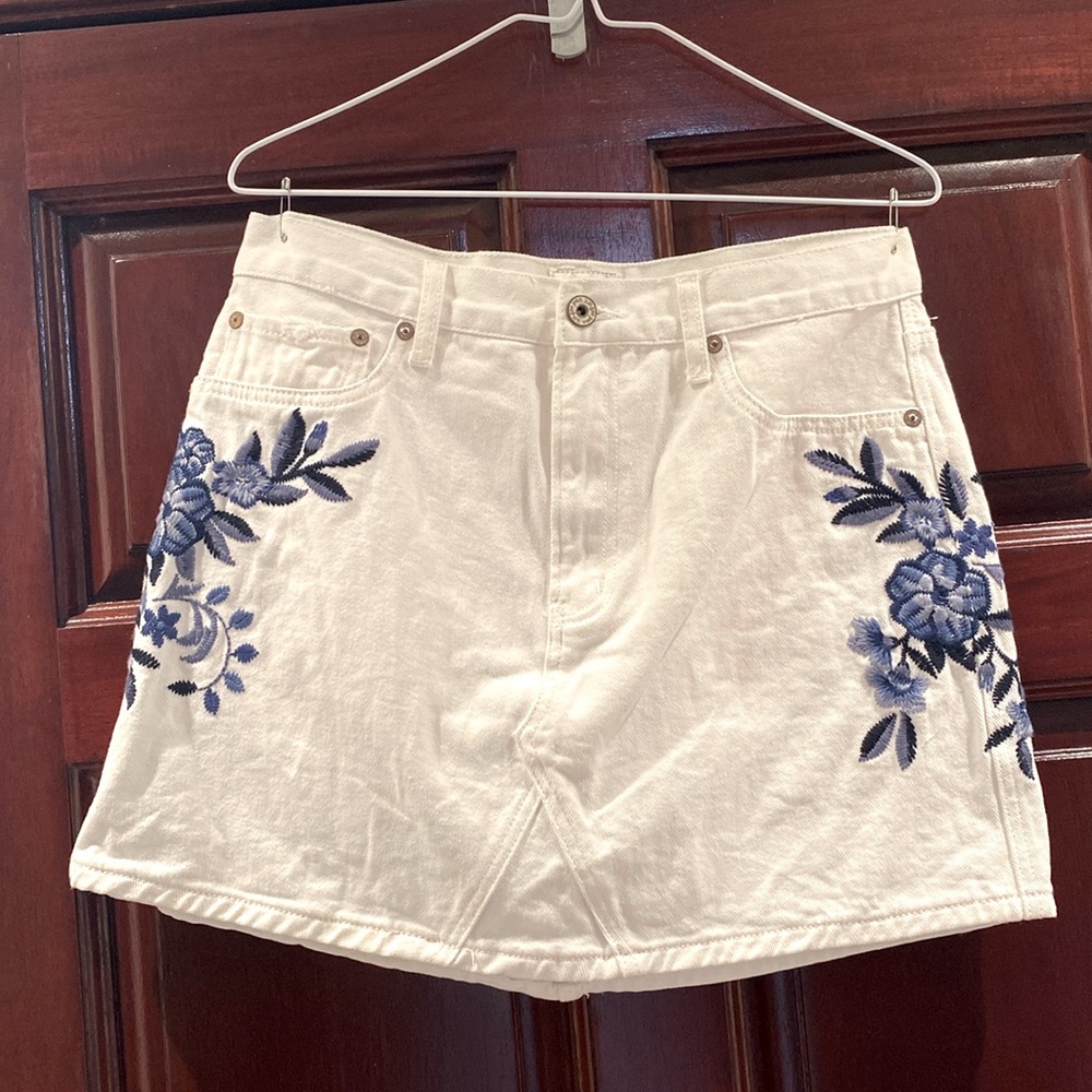 Umgee women’s denim skirt, size large